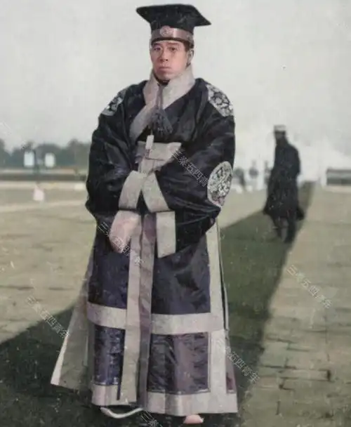 袁世凯如愿以偿当上"皇帝"后,正所谓"一石激起千层浪",遭到