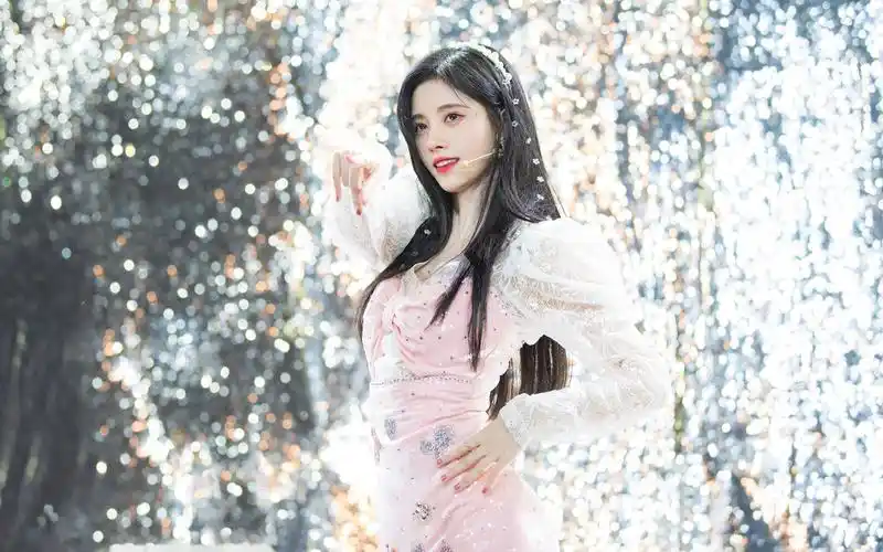 鞠婧祎仙气甜美高清桌面壁纸