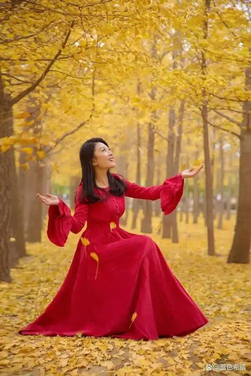 适合中年姐姐们秋天拍照的美姿,照片又仙又美,成为最美的回忆