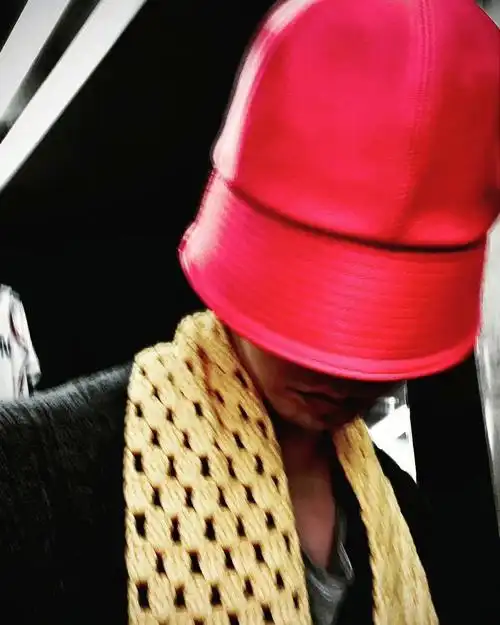 权志龙220115ins更新