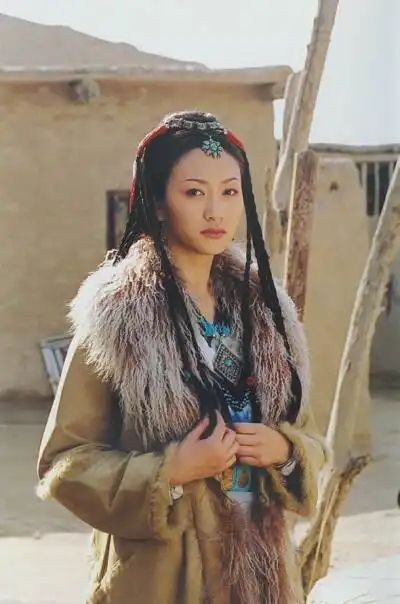 李小冉古装 息红泪《逆水寒》里敢爱敢恨的女子,人称"大娘",绝对的