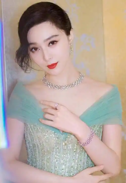 最标致的美人脸女明星里都有谁她们俩你认可吗