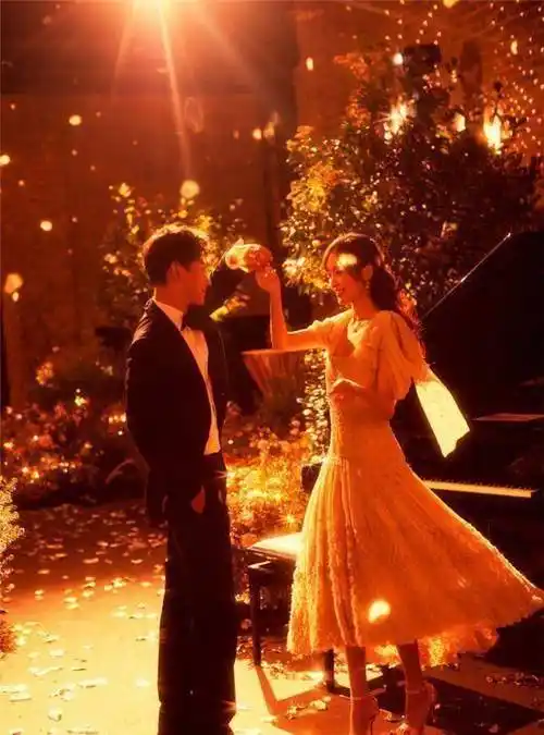 唐嫣和罗晋晒结婚证公布婚讯,婚礼前夕欢迎晚宴两人合舞好浪漫_祝福