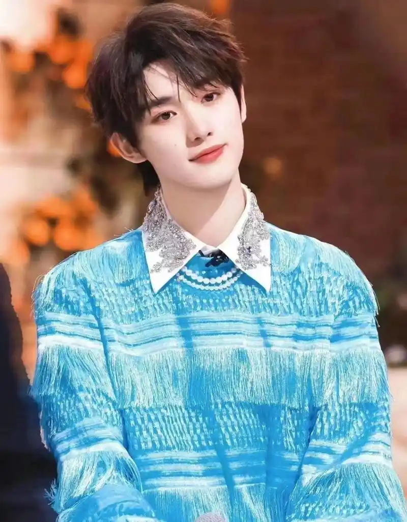 丁程鑫神图!比邻星冲! 帅气!