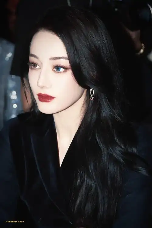 网友们给迪丽热巴造型换了色