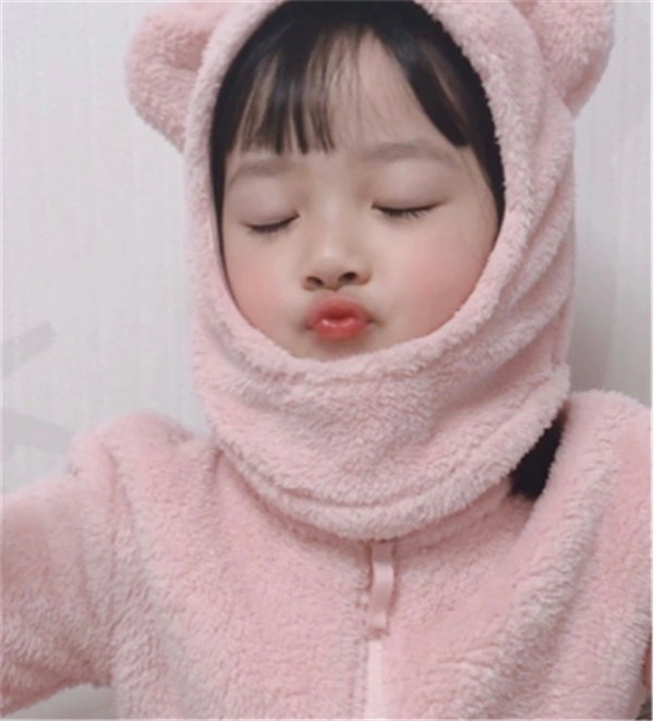 超萌表情包女孩权律二,一组萌照来袭,网友:骗我生女儿!