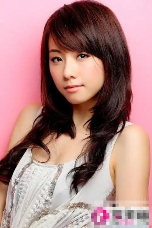 就算是小编看着二人幸福的瞬间也是唏嘘不已不过邓丽欣这个人大家可能