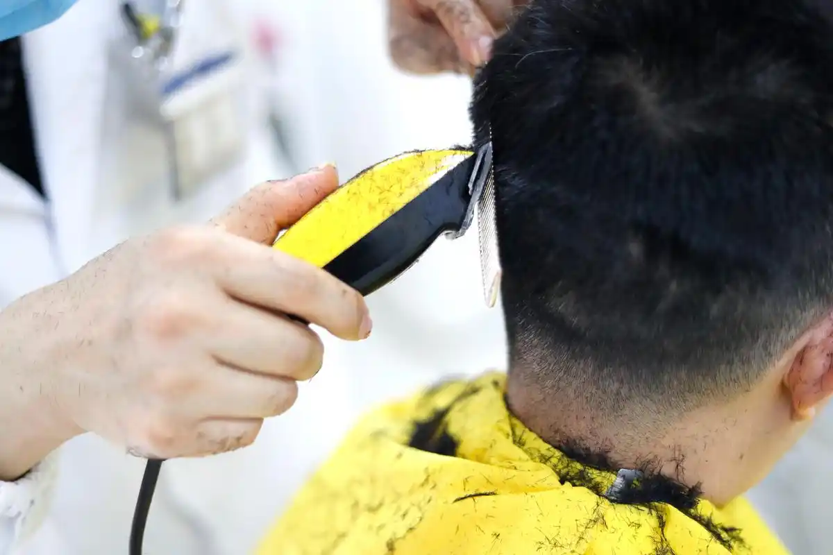 您的tony老师已上线这家开在医院内的理发店开业首日人气火爆