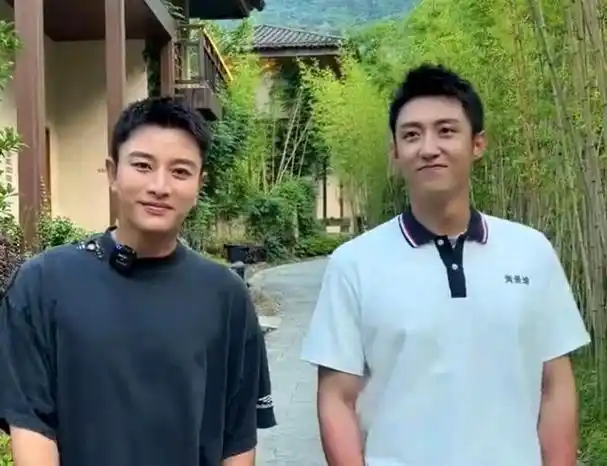 分钟火车坐18小时##贾乃亮黄晓明黄景瑜从炕上躺到了火车##星姐微博