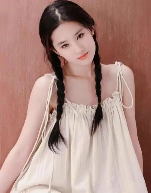 刘亦菲18岁麻花辫旧照