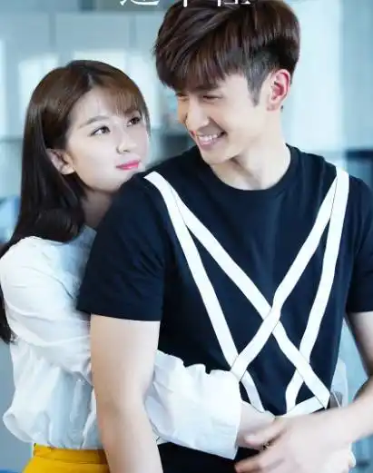 乔欣与张云龙甜蜜互动,张云龙这是真的害羞了呢,耳朵都红了!