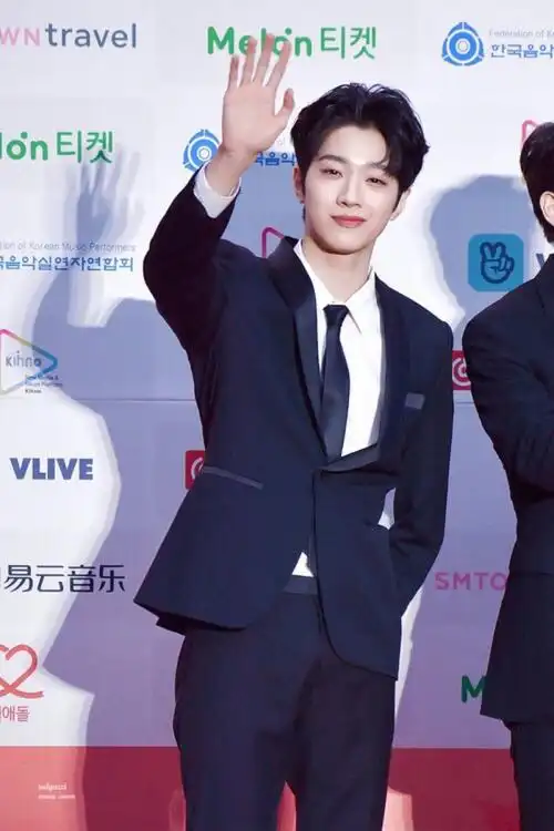 赖冠霖不知哪里来的仙子. cr:weibo