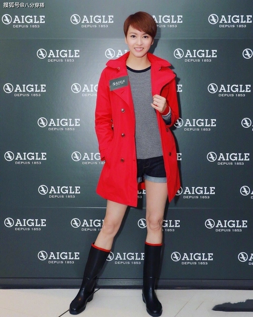 原创梁咏琪怎么都不会老吗半透视上衣配半身裙利落大气身材曼妙