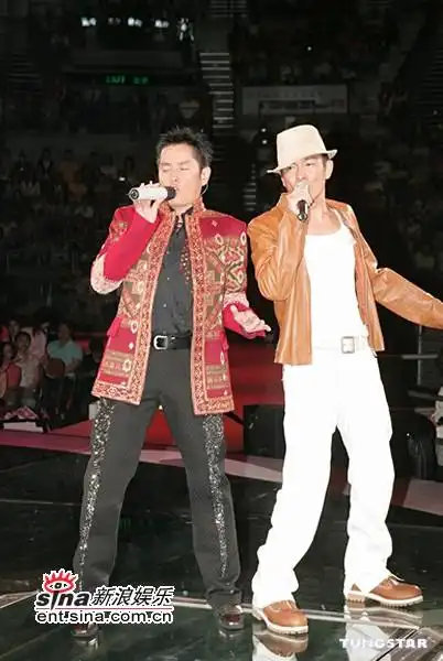 图文:谭咏麟演唱会开锣--谭咏麟刘德华同台演唱