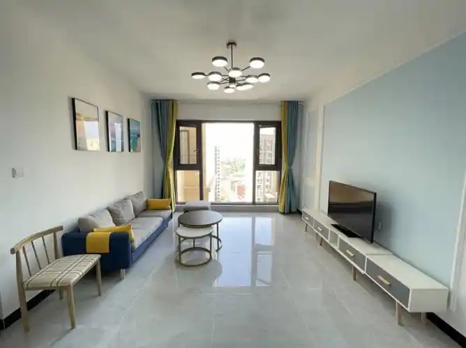 省政府正地铁口精装三室二厅二卫2500