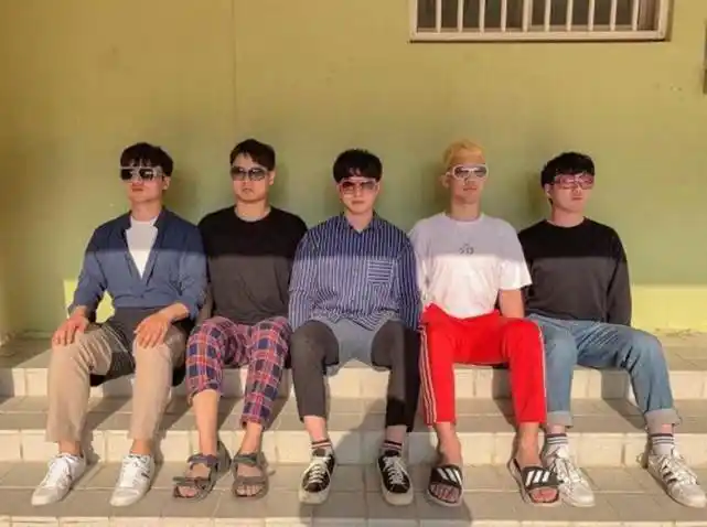 一群男生旅行时拍出了这些爆笑照片兄弟拍起照来一点不输闺蜜呢