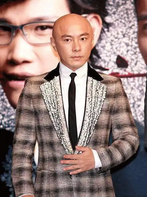 从韦小宝到小鱼儿,曾创下收视奇迹的张卫健,现沦为楼盘开业嘉宾