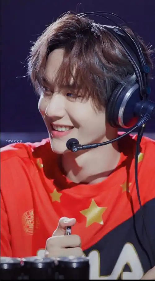 王一博#露牙笑不露牙笑来组微笑96杀.