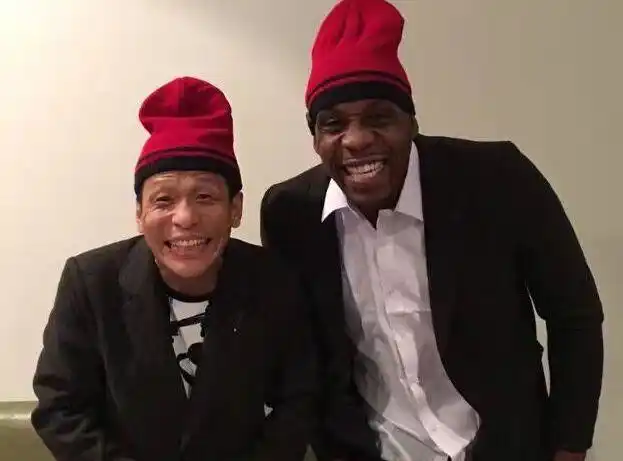 两人如此相像 哈小宝与宋小宝相遇 合影乐翻了(图)