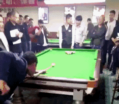 搞笑打球滑稽雷人gif动图_动态图_表情包下载_soogif