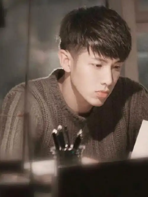 柯震东继要复出后被曝交往00后女友二人见家长疑好事将近