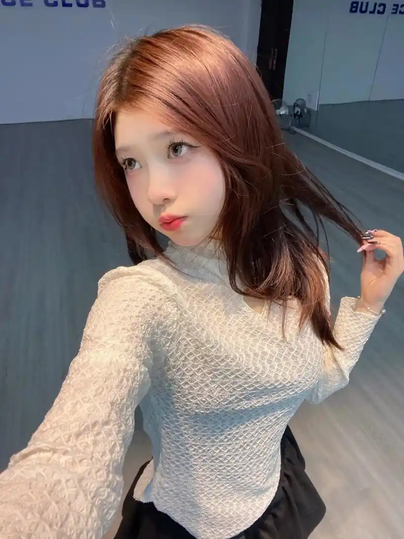 如果一个人一看美女发自拍 就开始装蒜不点赞 装上流社会 这个 - 抖音