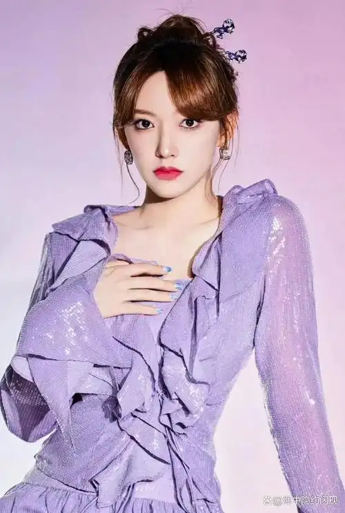 "人间芭比"程潇,因上围丰满傲人被称"奶潇",lisa都不