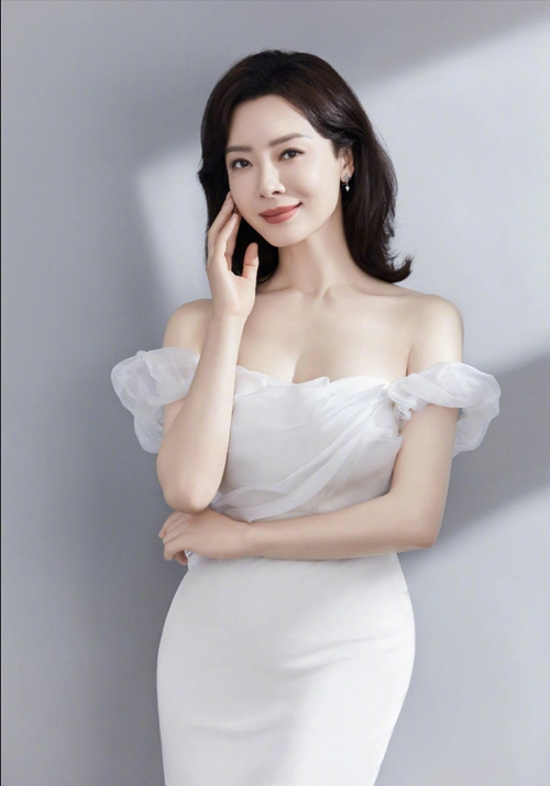 中年后,依然美得让人窒息的5位娱乐圈女明星,人人吊打当今小花