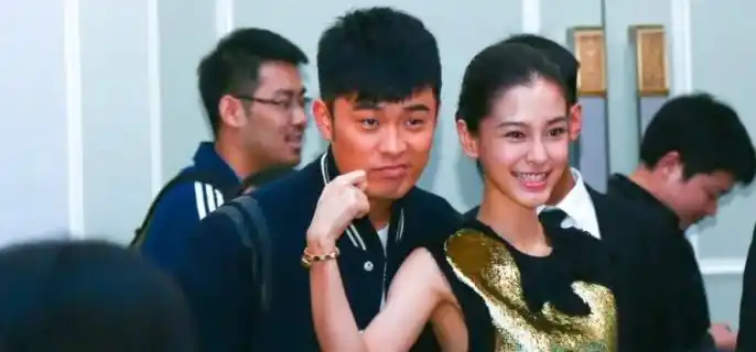 杨颖和陈赫车内热吻杨颖和陈赫车内热吻是真的吗