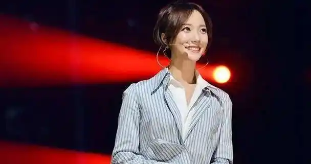 而除了配文外,王珞丹爆出了拎着鸭子离开的市民妇女照片,为了避免不