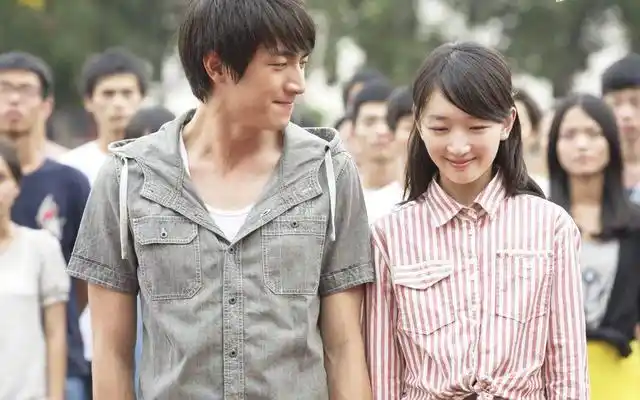 《少年的你》定档6月27日,周冬雨,易烊千玺"双寸头"亮相