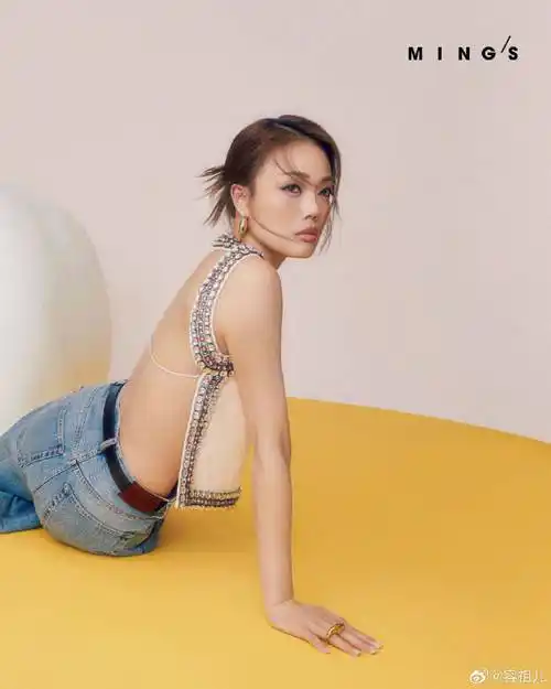 原创容祖儿再登杂志封面秀白皙美背超性感笑容甜美让人心动