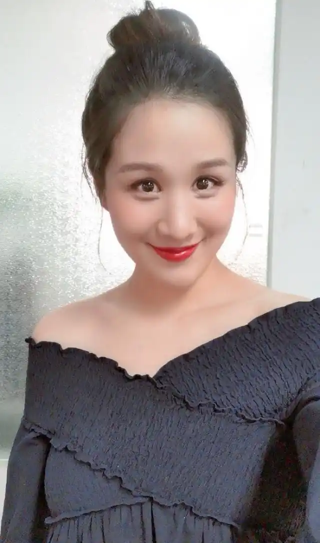 杜锋妻子马晨菲晒美照,32岁依旧很漂亮,与杜锋婚姻亮红灯