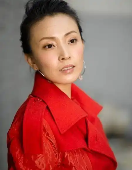 她是张嘉译的前妻,和孙红雷因戏生情,再嫁富豪老公被宠成公主_刘威葳