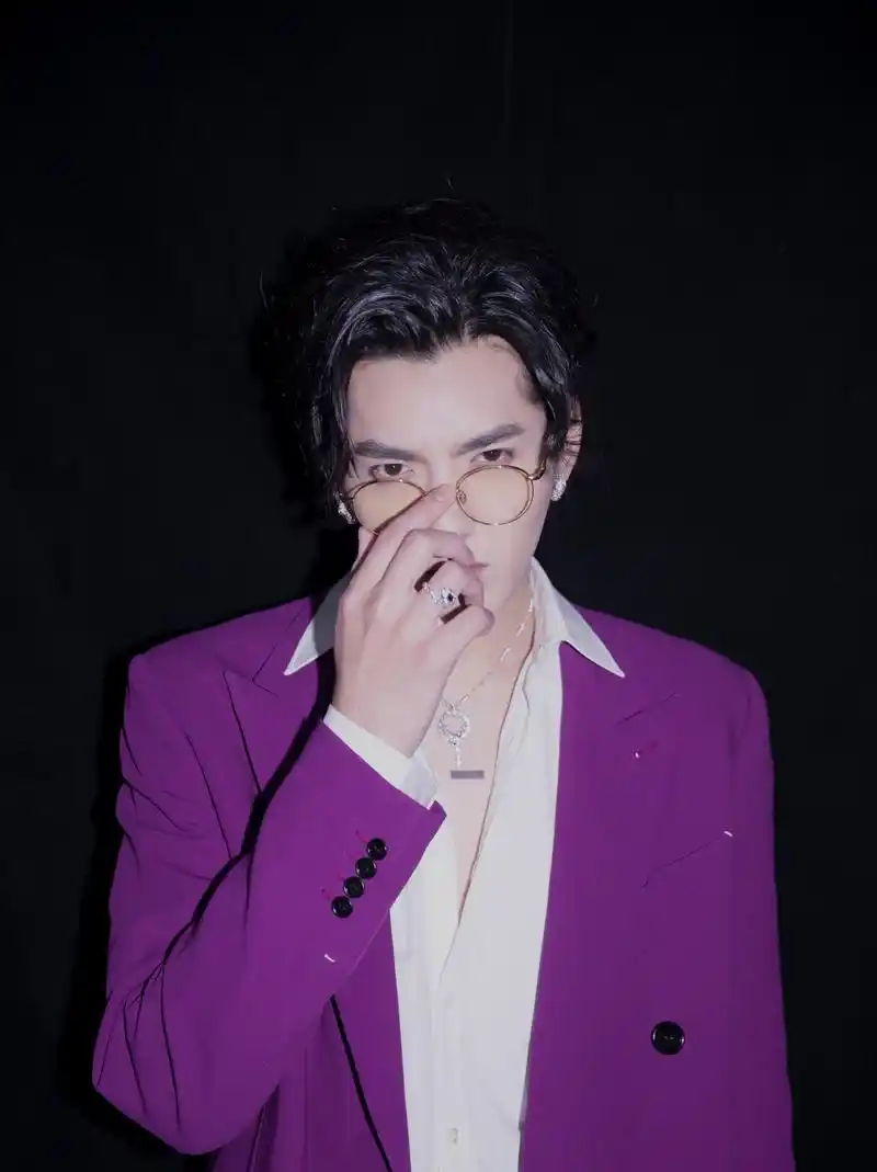 吴亦凡以音乐突破想象,借作品传递力量,恭喜吴亦凡获2019腾讯视频星光