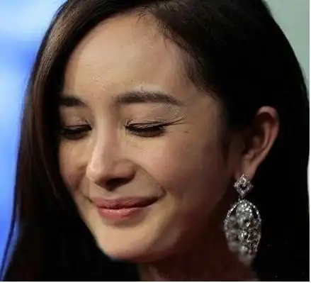 盘点热门女星素颜照,杨幂有点小恐怖,热巴很真实!