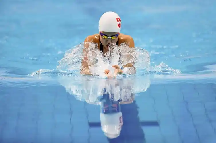 游泳——中学组女子200米蛙泳赛况