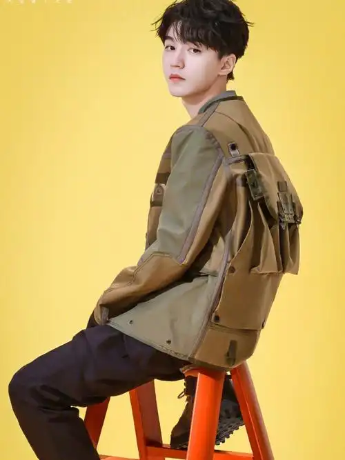 王俊凯壁纸来咯帅气的小凯