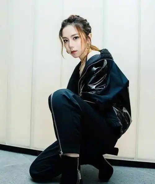 不理网络传言30岁邓紫棋素颜出镜细数邓紫棋的那些事儿