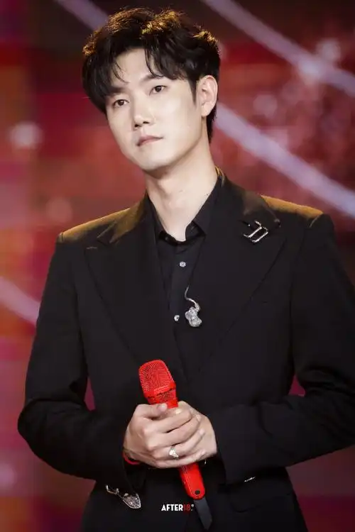 王晰超话丨#王晰流淌的歌声#丨@王晰-有些许跟着太阳转了圈,你走在我