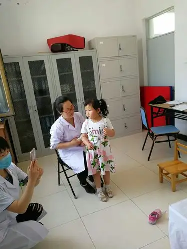 医生对检查中出现的问题,如:小儿贫血,营养不良,肥胖等问题,提出指导