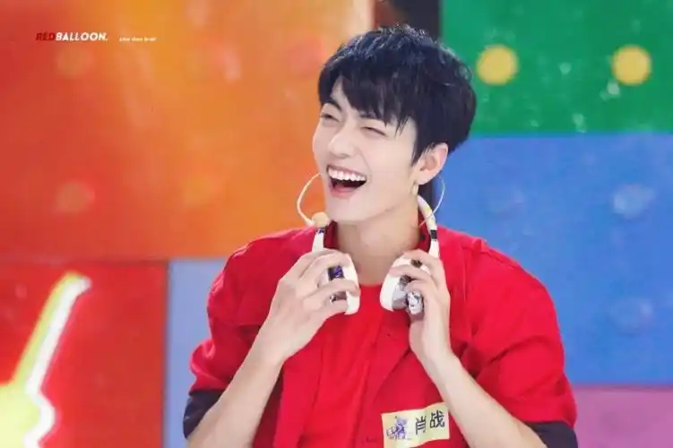 肖战壁纸战战笑起来好甜好治愈杀伤力太大了