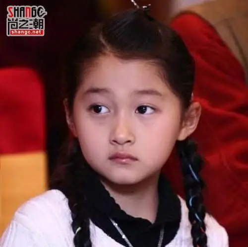 关晓彤小时候的照片曝光好丑 小童星女大十八变