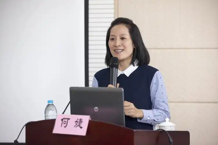 东方卫视主持人何婕应邀来我所作报告