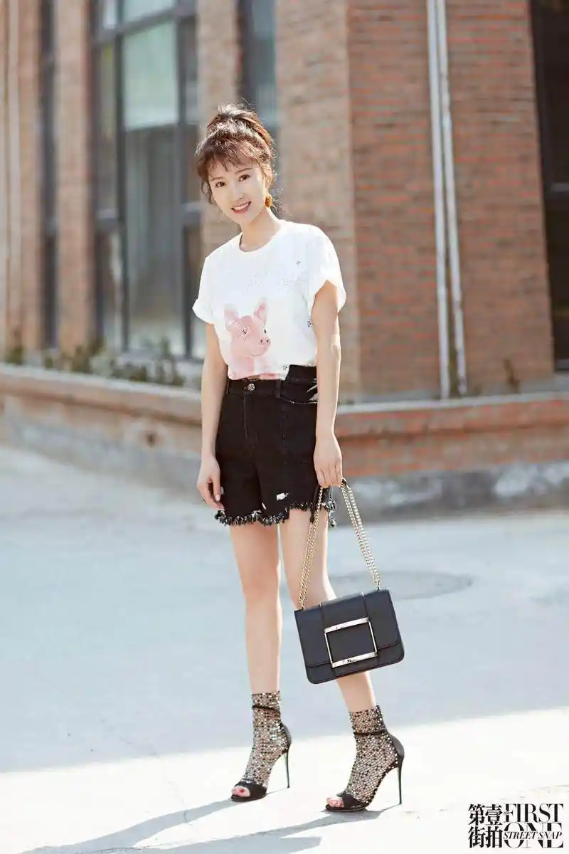 34岁李念t恤配高马尾减龄又少女连体裤搭配麻花辫美回海藻