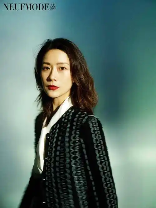 海清最新大片微卷长发好看到不敢认网友可以演更多恋爱剧了