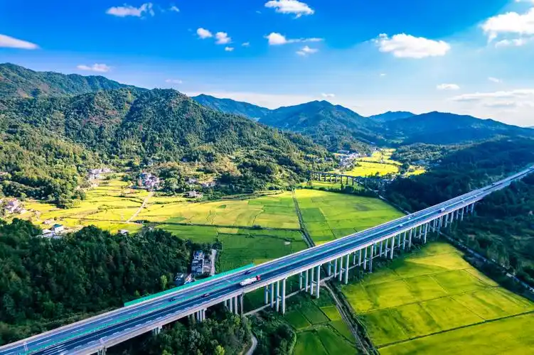 大美中国61i自然|湖北罗田:金色稻田 "丰"景如画