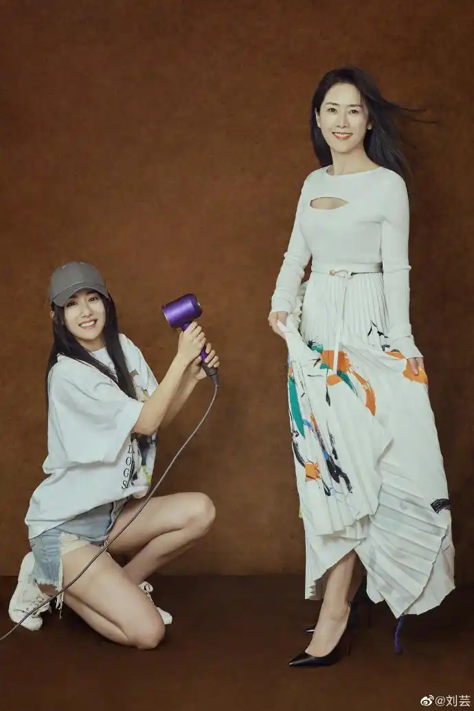 备受关注的还有杜若溪,金秋赤,何泓姗,刘梓娇,蓝盈莹,骆欣言, 闵嘉欣