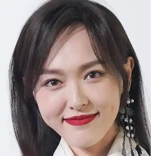 嘉人女星高清大头照:85花法令纹明显,90后小花脸部饱满有优势_刘诗诗