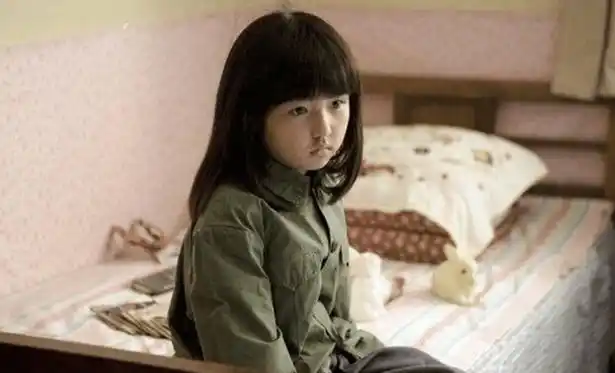 5岁成名的张子枫,因荧屏初吻上热搜,网友:实名羡慕梁靖康_因为_妹妹